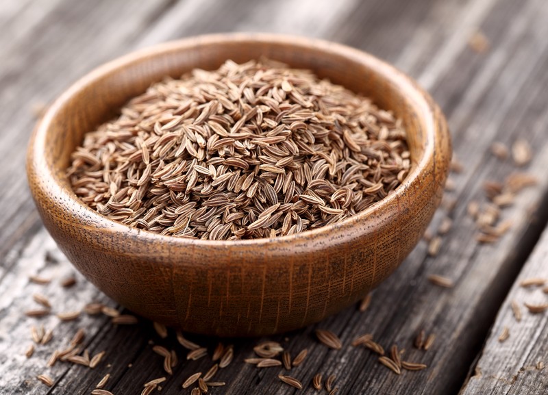 Cumin seeds in a wooden plate